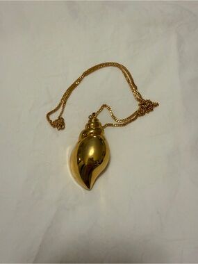 Kenneth Jay Lane Shell Necklace